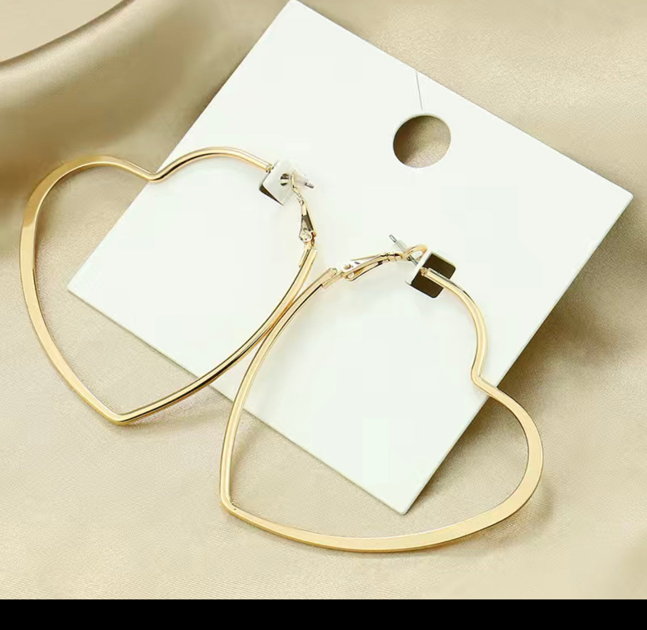 Heart shape hoops color gold