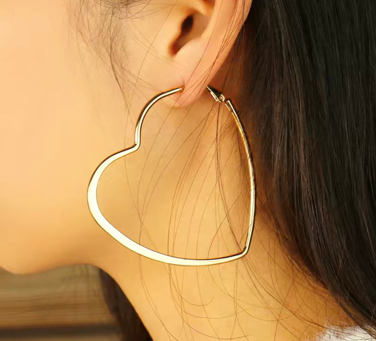 Heart shape hoops color gold