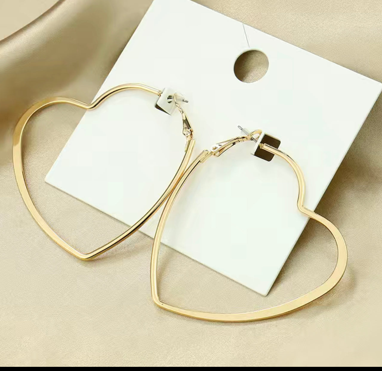 Heart shape hoops color gold