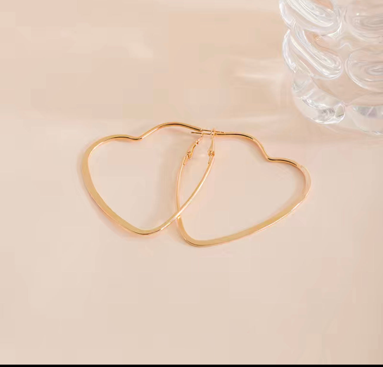 Heart shape hoops color gold