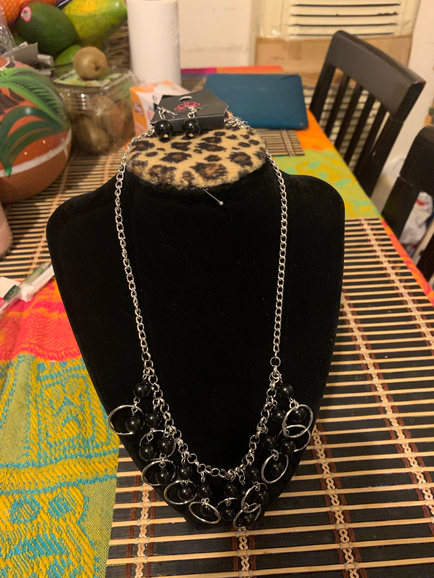 Short necklace  color Black with complementary earrings