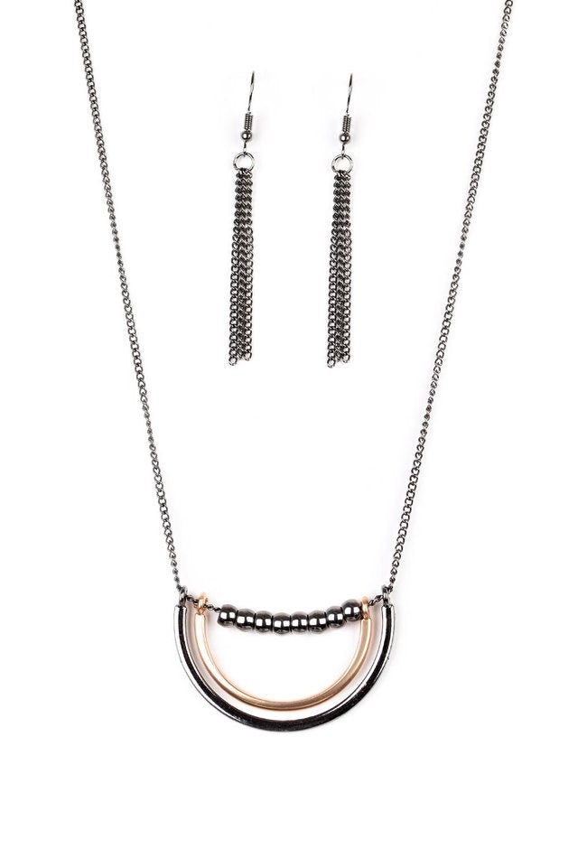 Artificial Arches black necklace