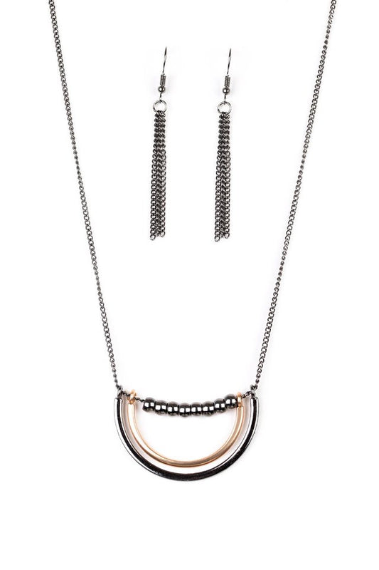 Artificial Arches black necklace