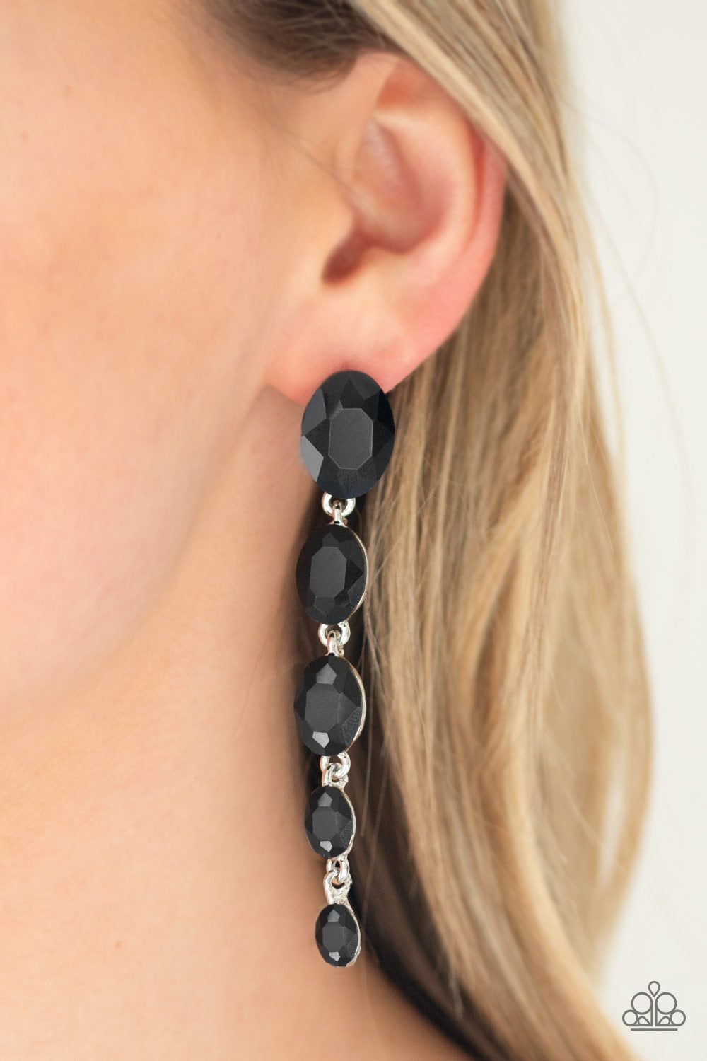 Earrings color black