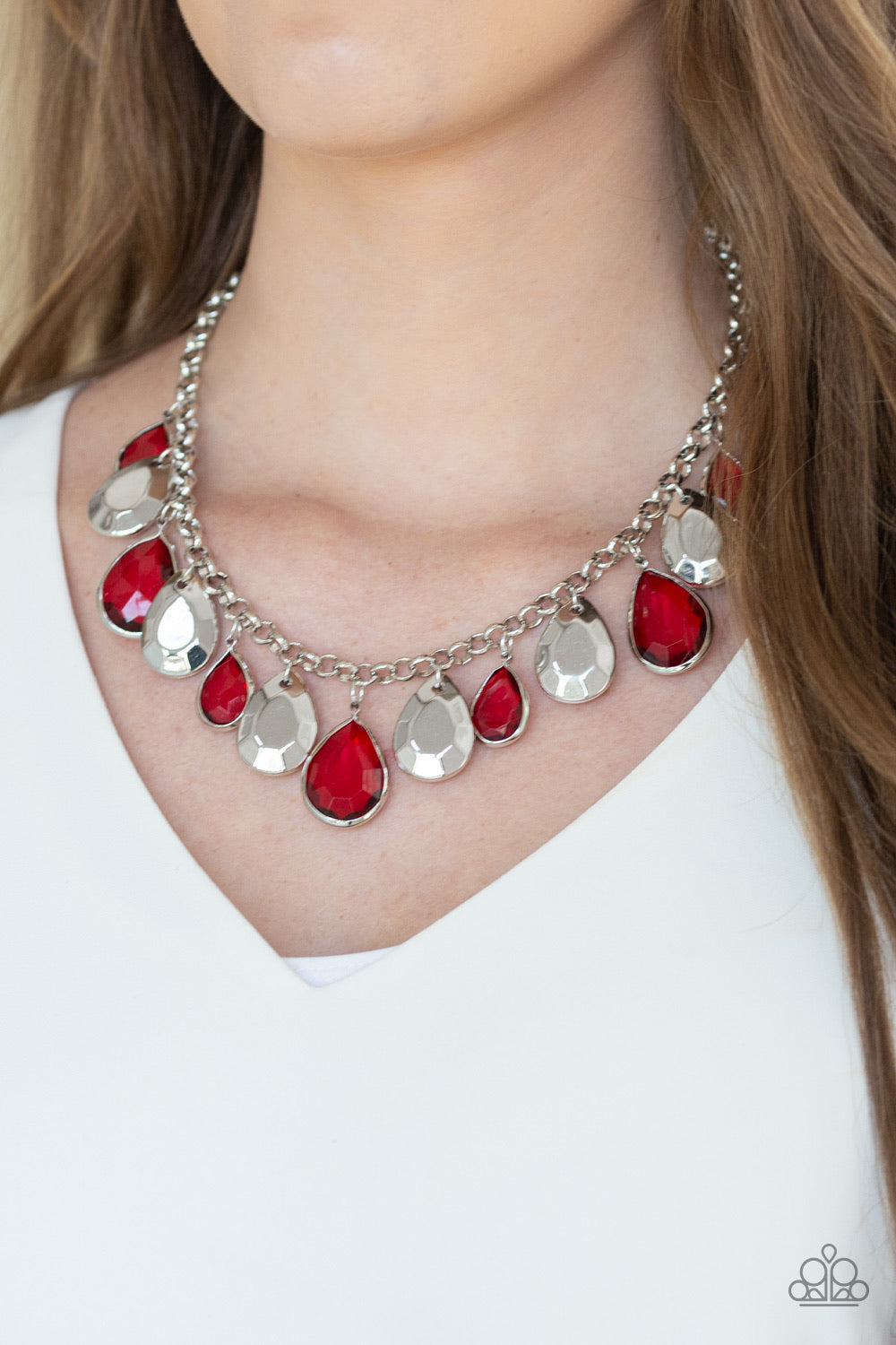 Necklace color red with complementary earrings