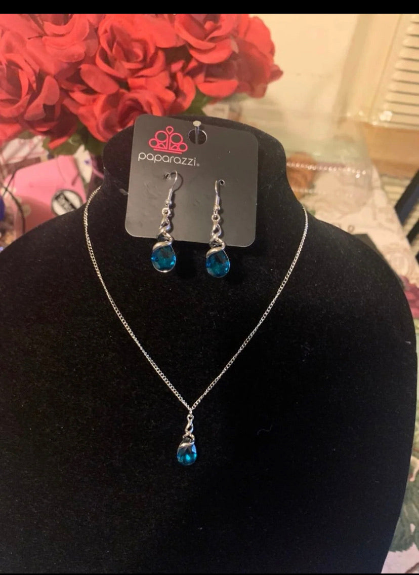 Paparazzi 2pc set color Blue: necklace and earrings