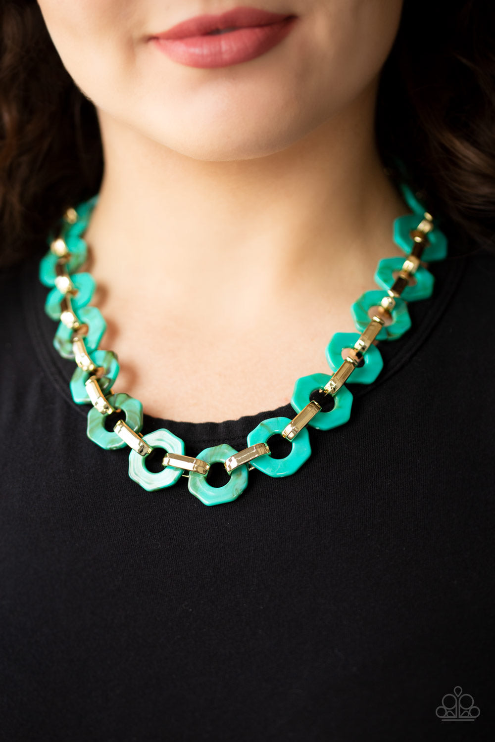 Necklace color mint with gold