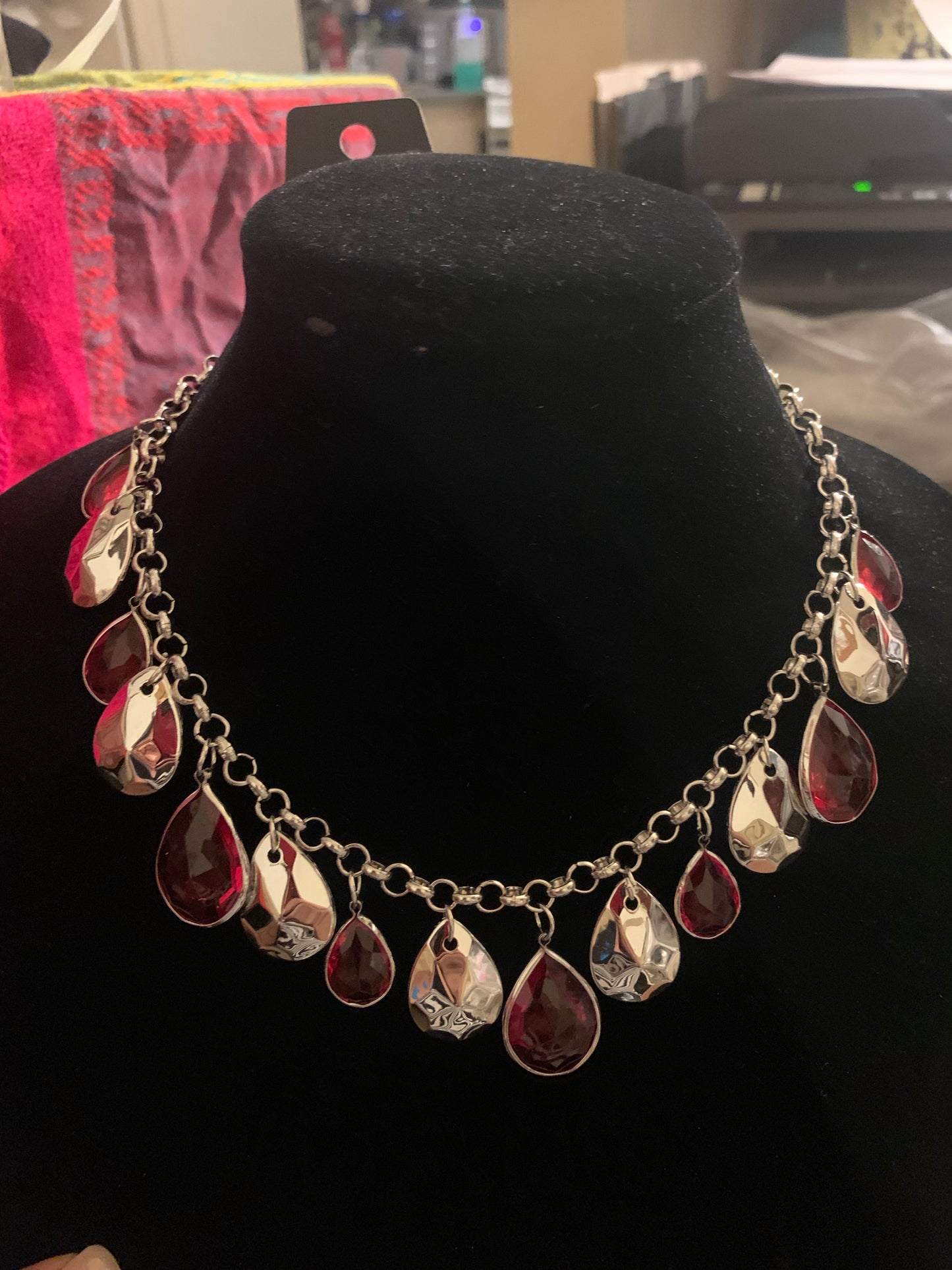 Necklace color red with complementary earrings