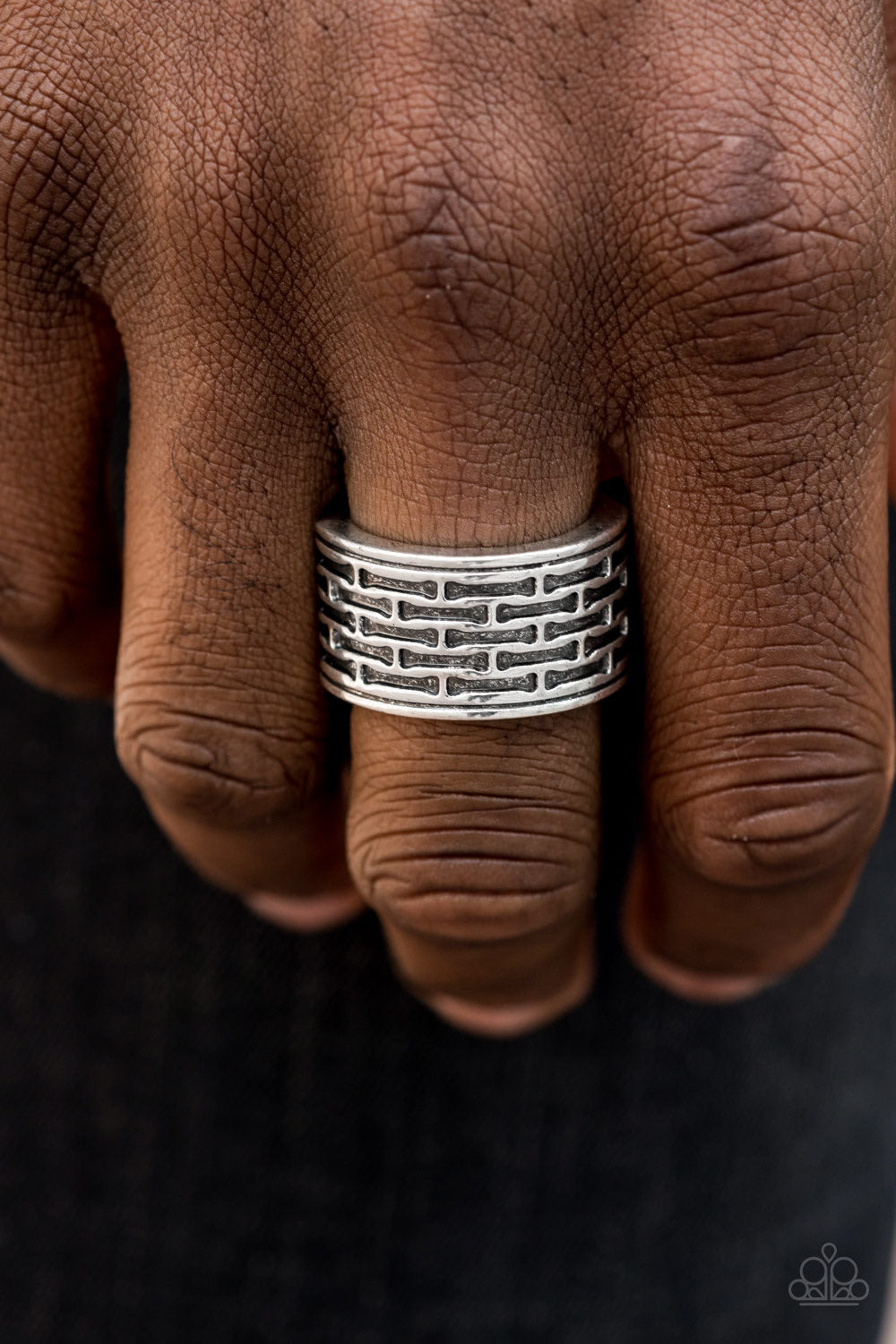 Men’s ring color silver