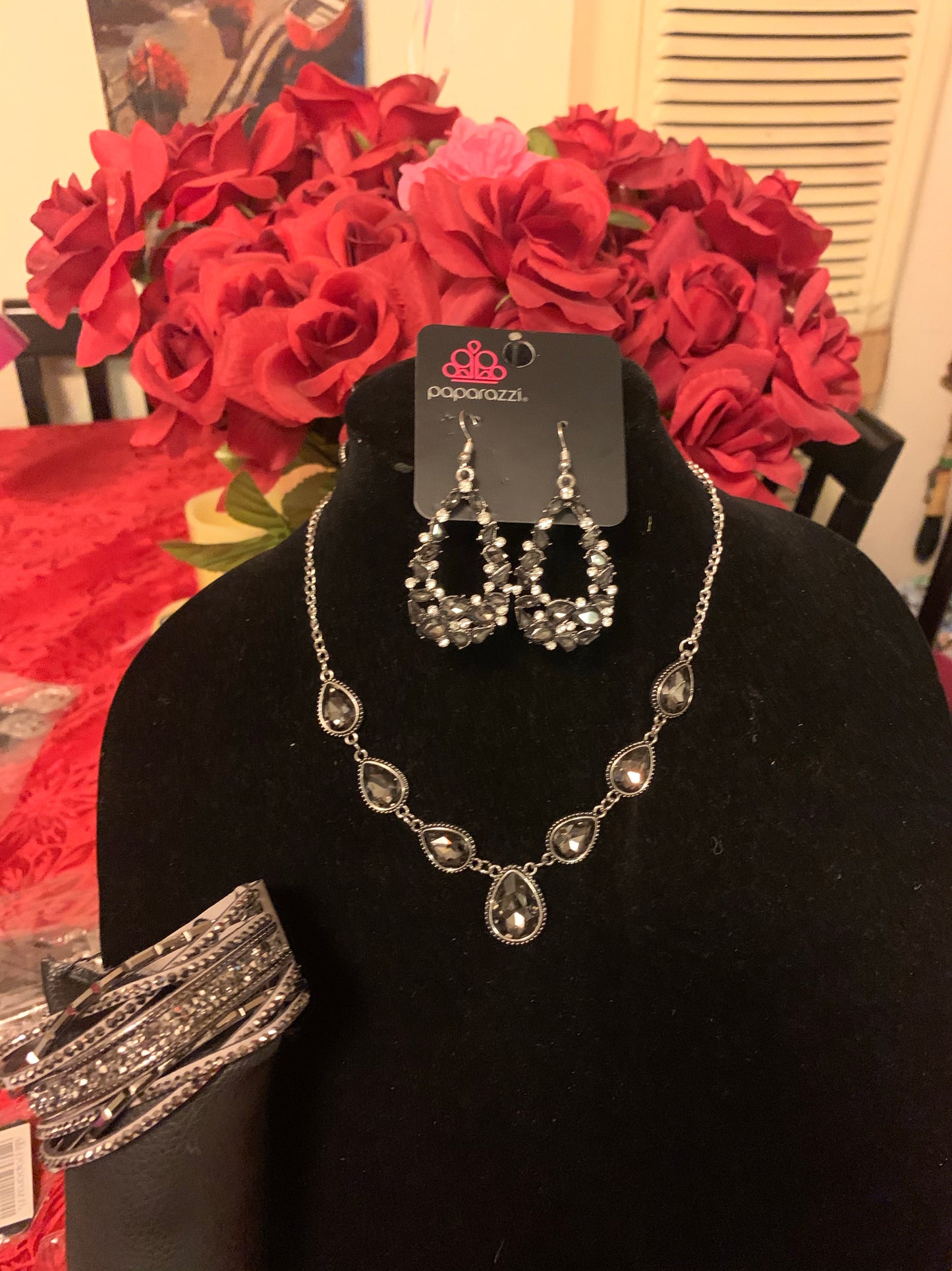 4pc set color silver: necklace, earrings, ring and bracelet