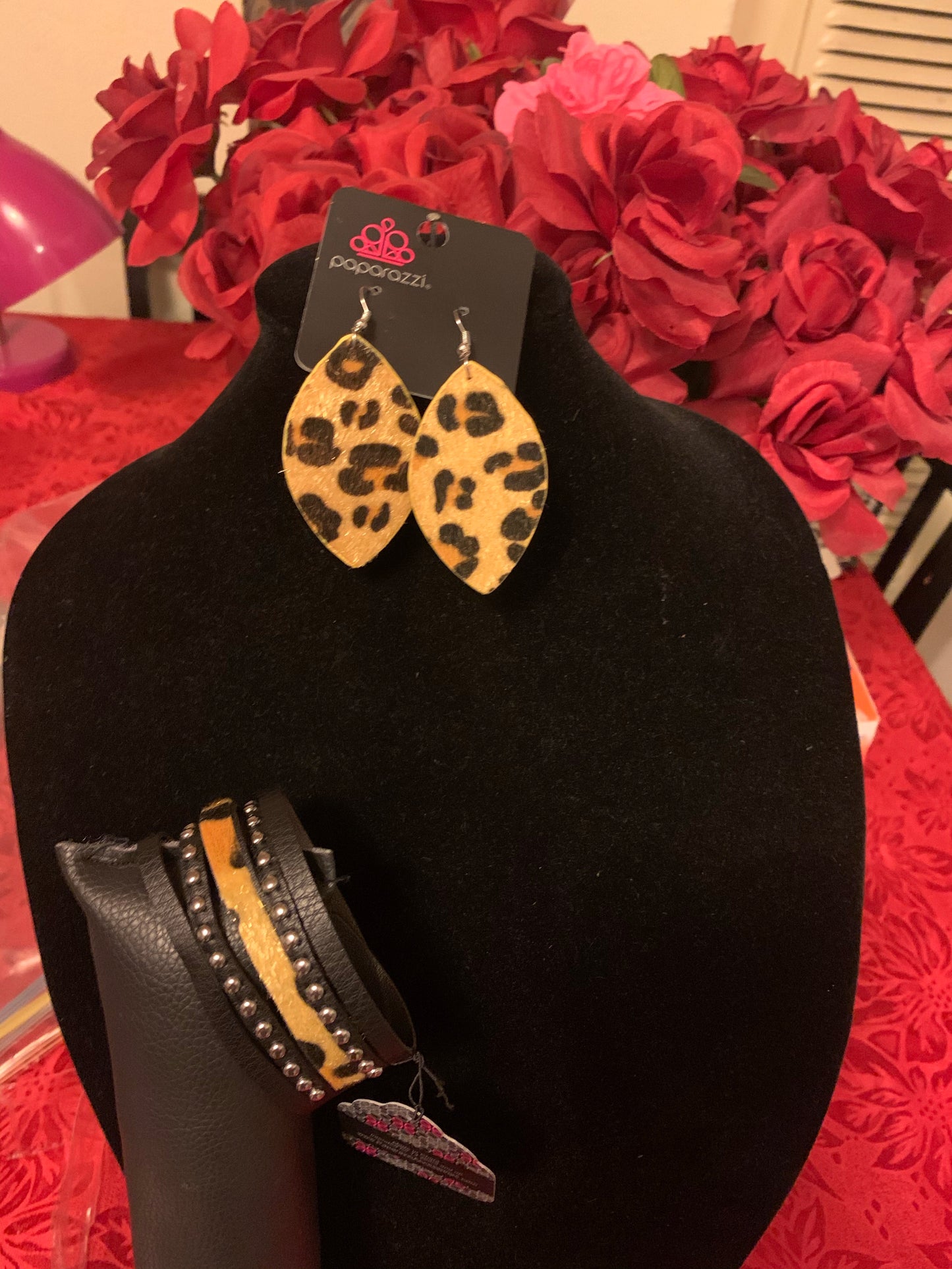 Earrings and bracelet set animal print