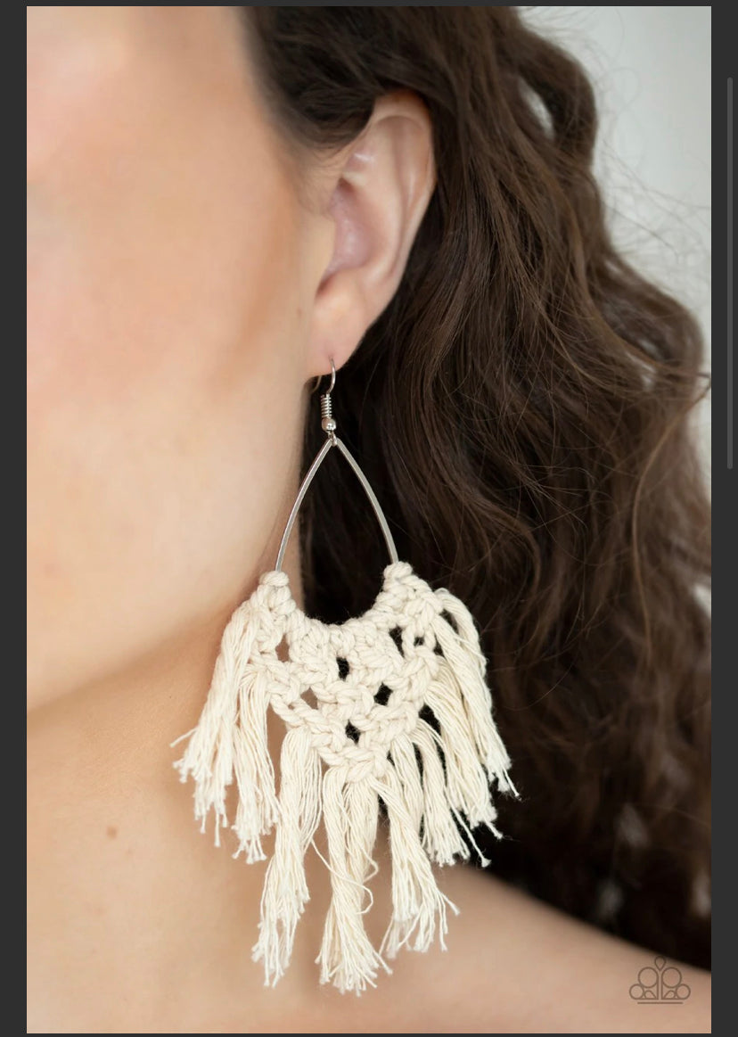 Oh MACRAMÉ, oh my white earrings