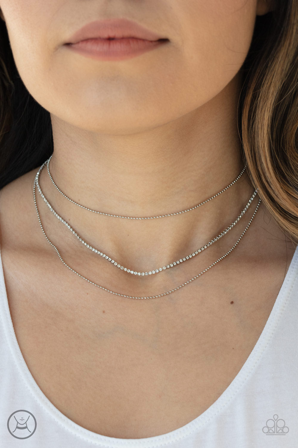 Battle of the Glitz - White choker color silver