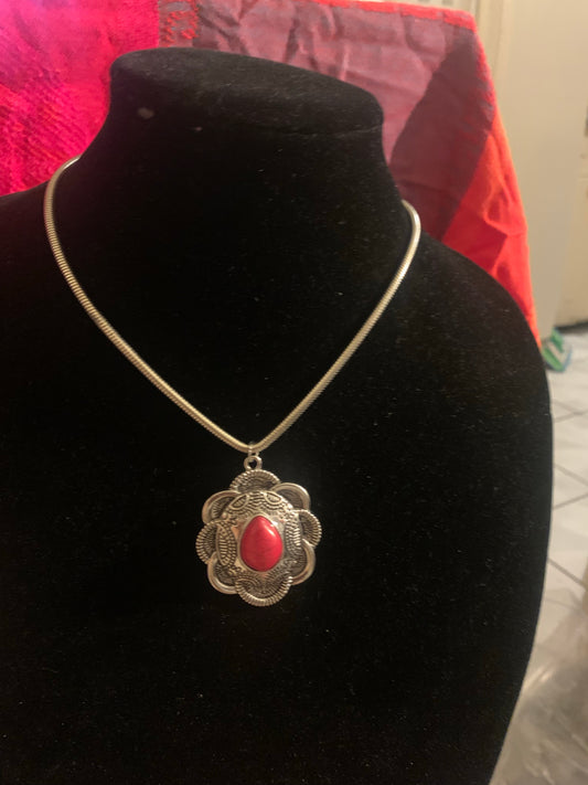 Necklace color red with complementary earrings