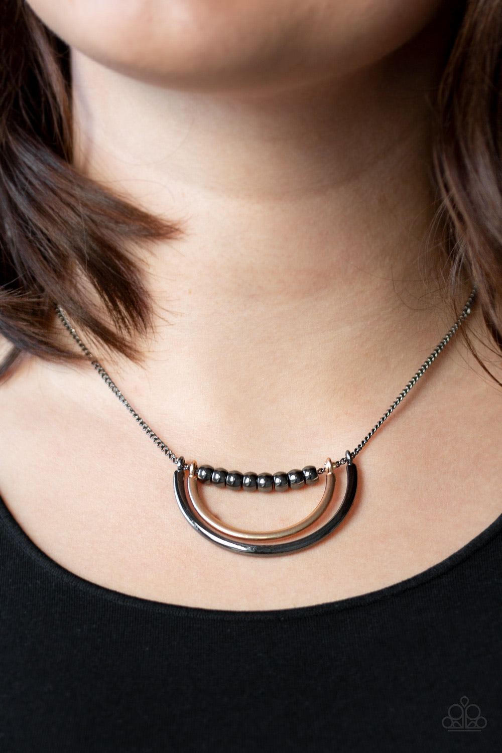 Artificial Arches black necklace