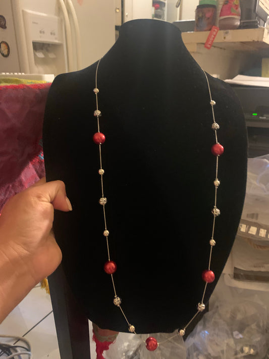 Necklace color red with complementary earrings