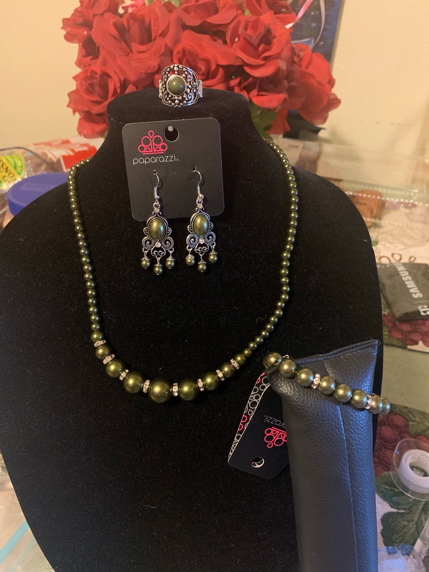 4pc set color green ; includes: necklace, bracelet, earrings and ring