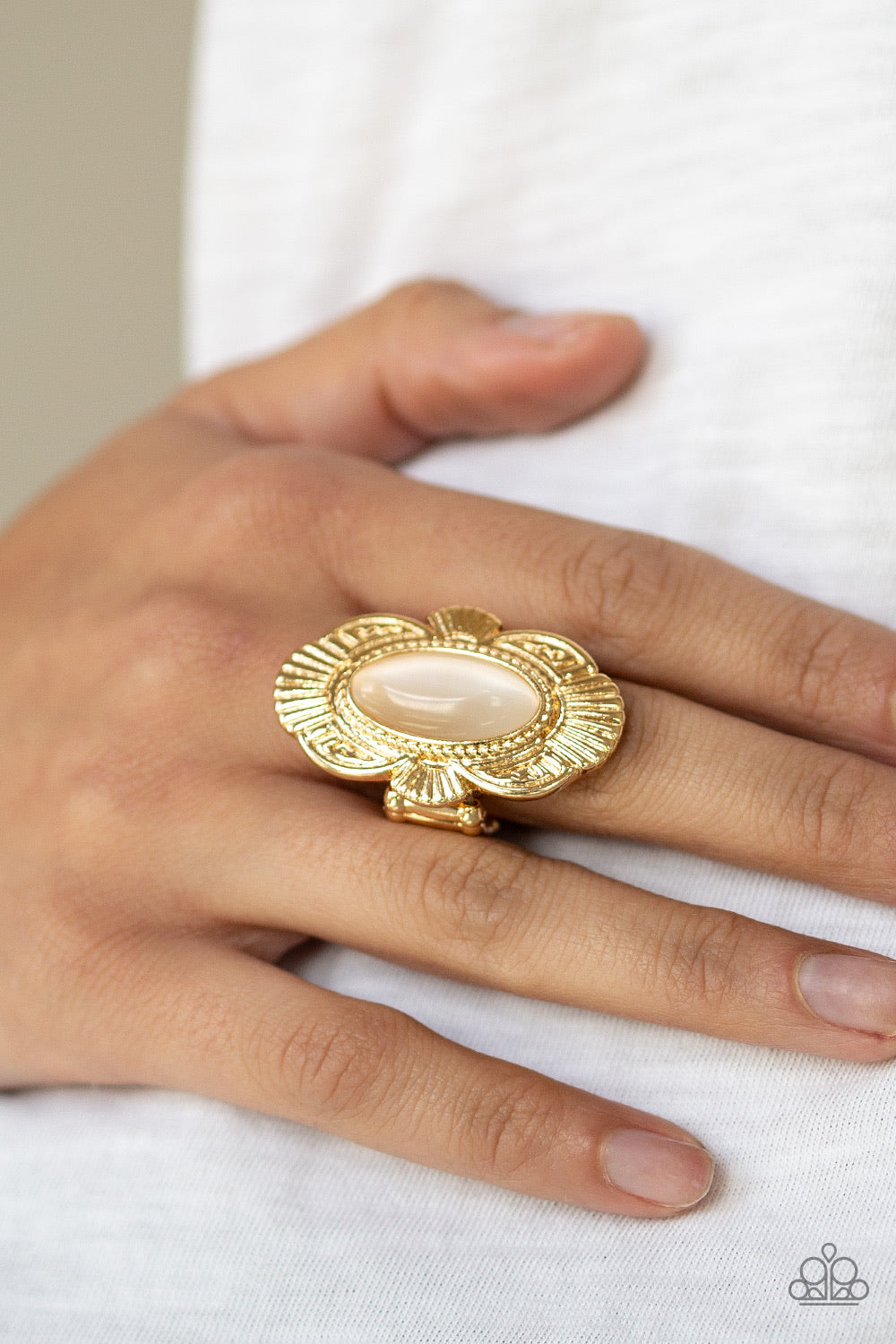 Ladies ring color Gold with white stone