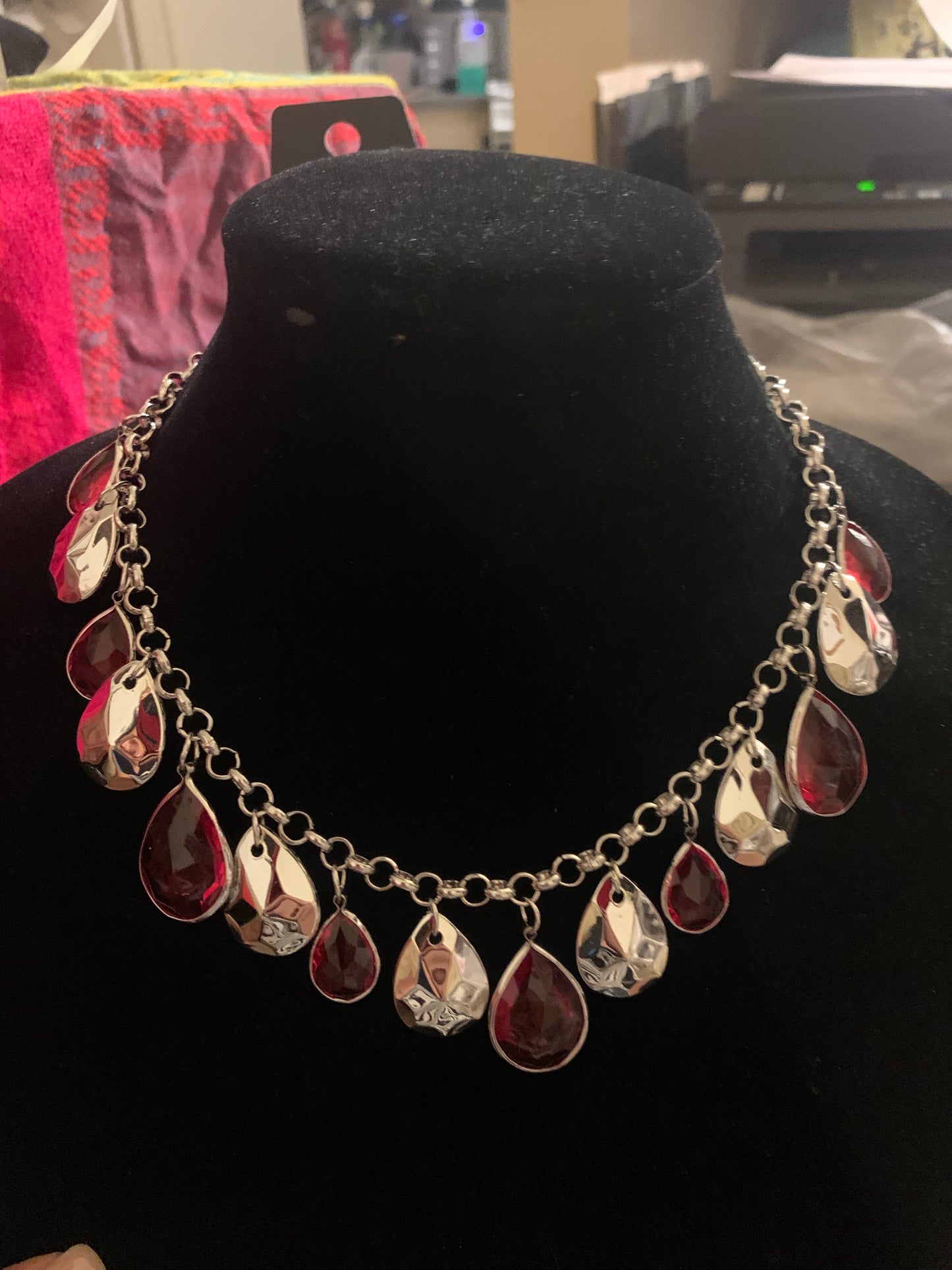 Necklace color red with complementary earrings