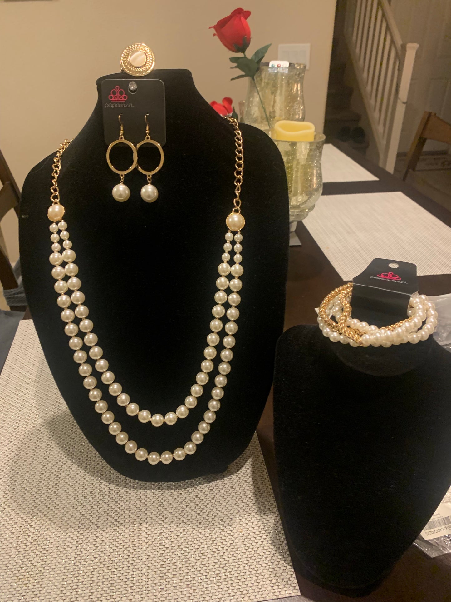 4pc set color GOLD with White pearls includes: necklace, bracelet, earrings and ring