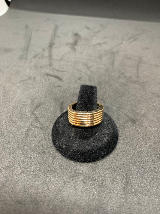 Men’s ring color gold