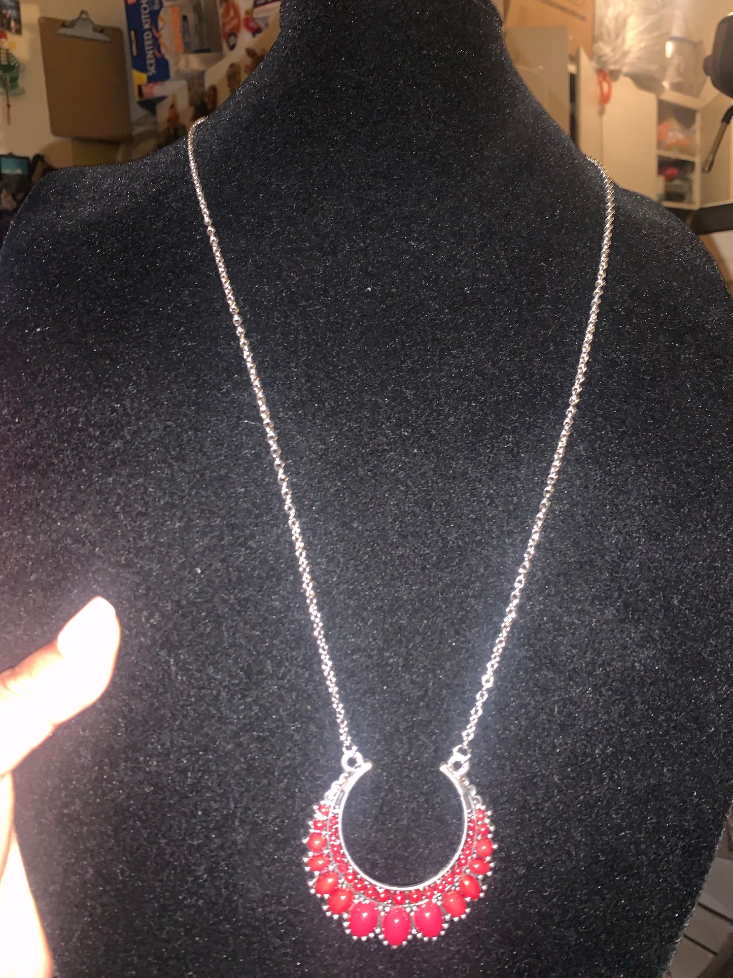 Necklace color red with complementary earrings