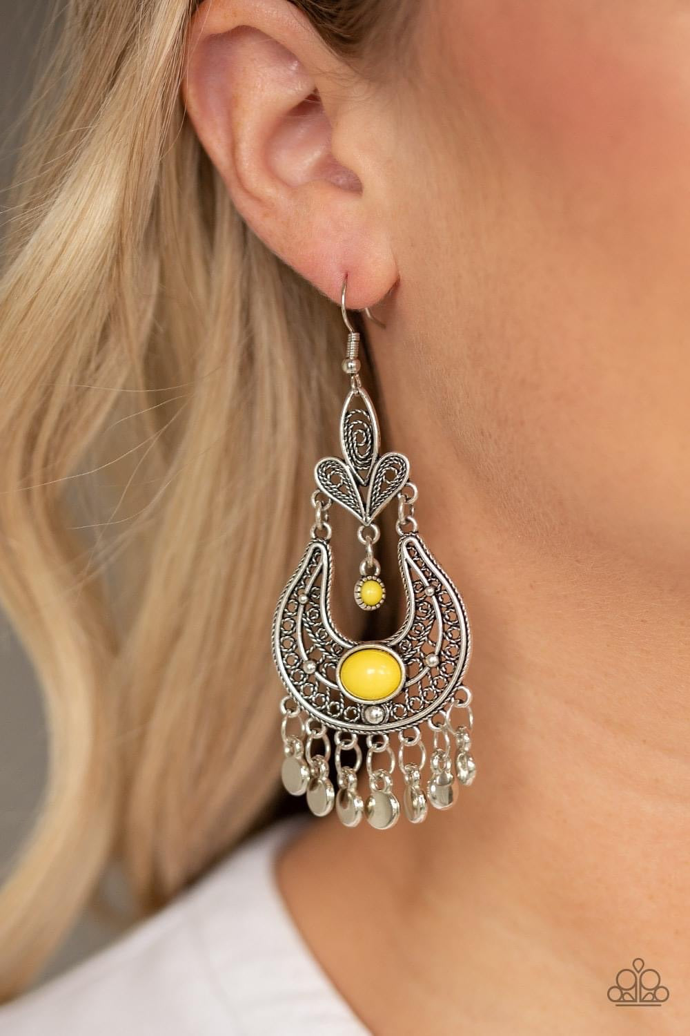 Earrings color silver with yellow