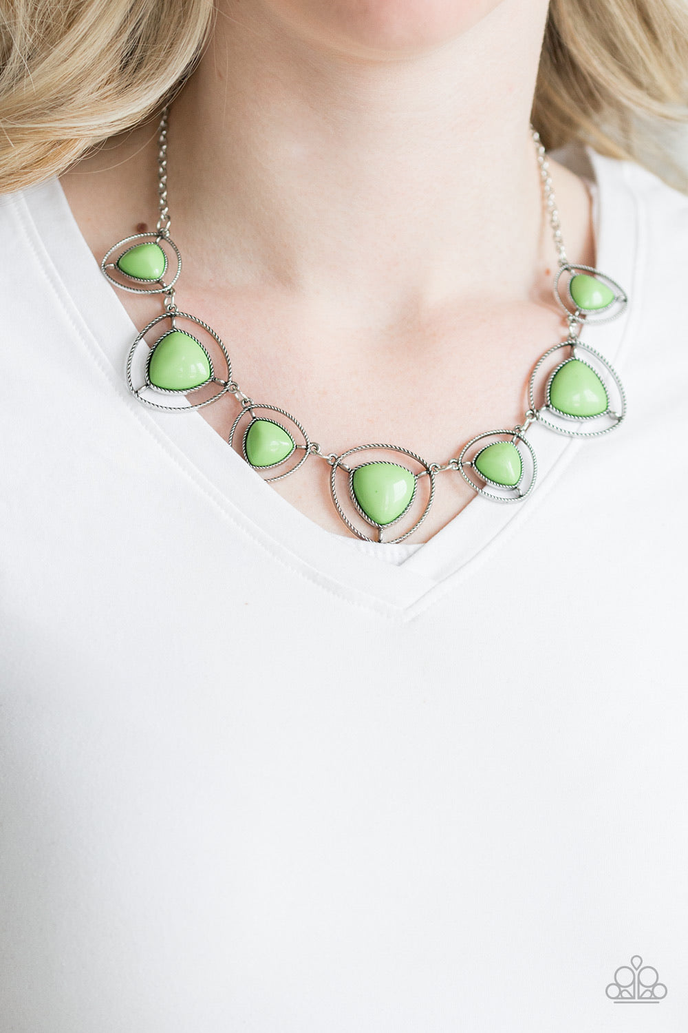 Make a point Green Necklace