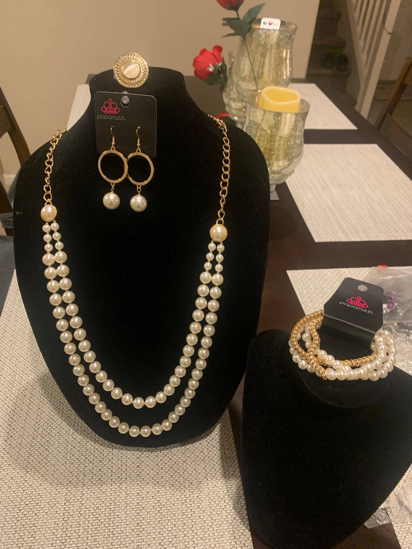 4pc set color GOLD with White pearls includes: necklace, bracelet, earrings and ring