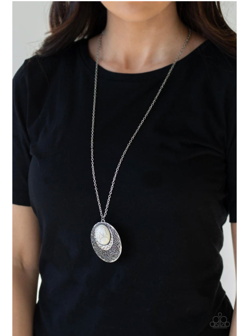 Medallion Meadow white necklace