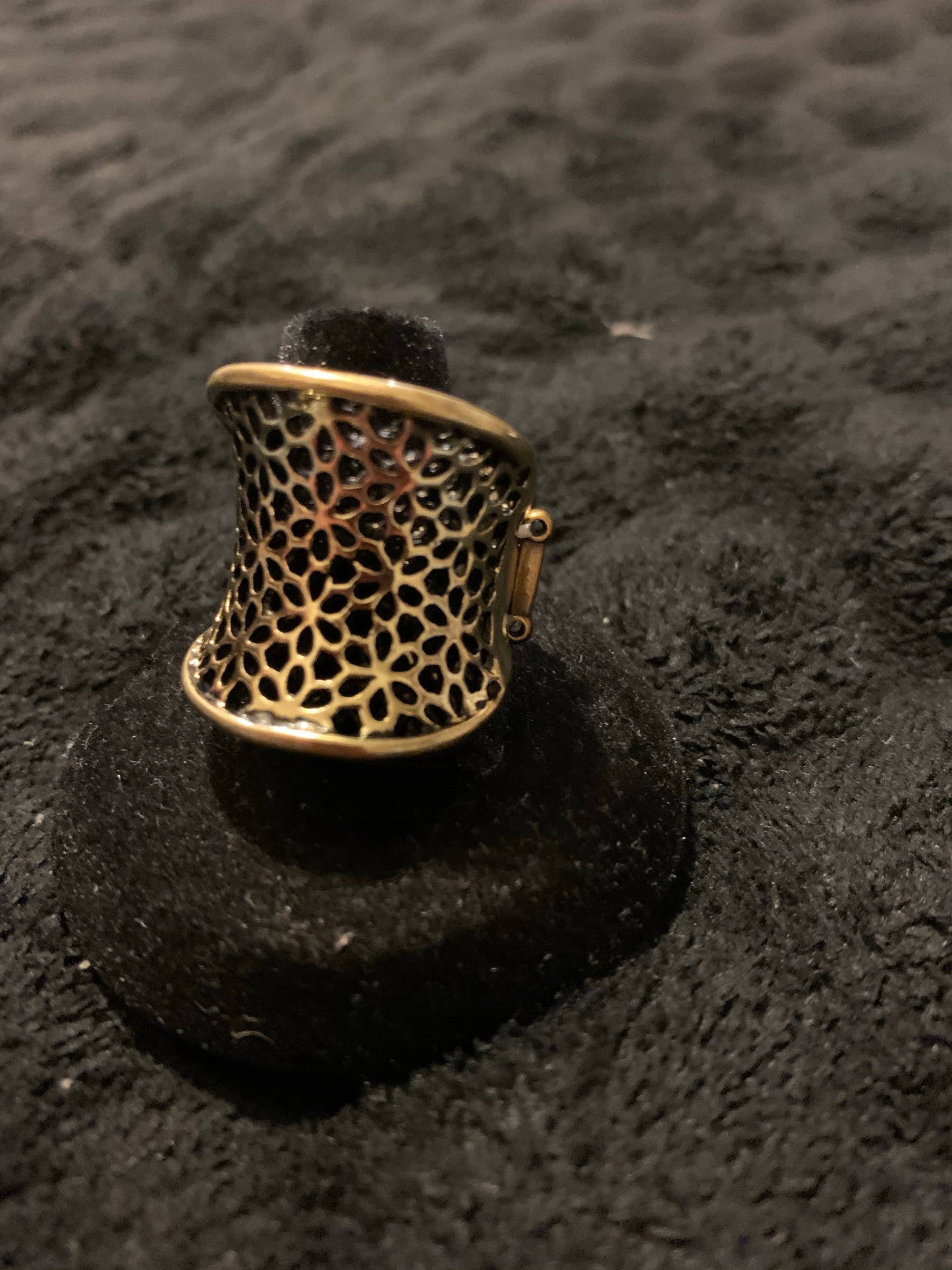 Ladies ring color brass