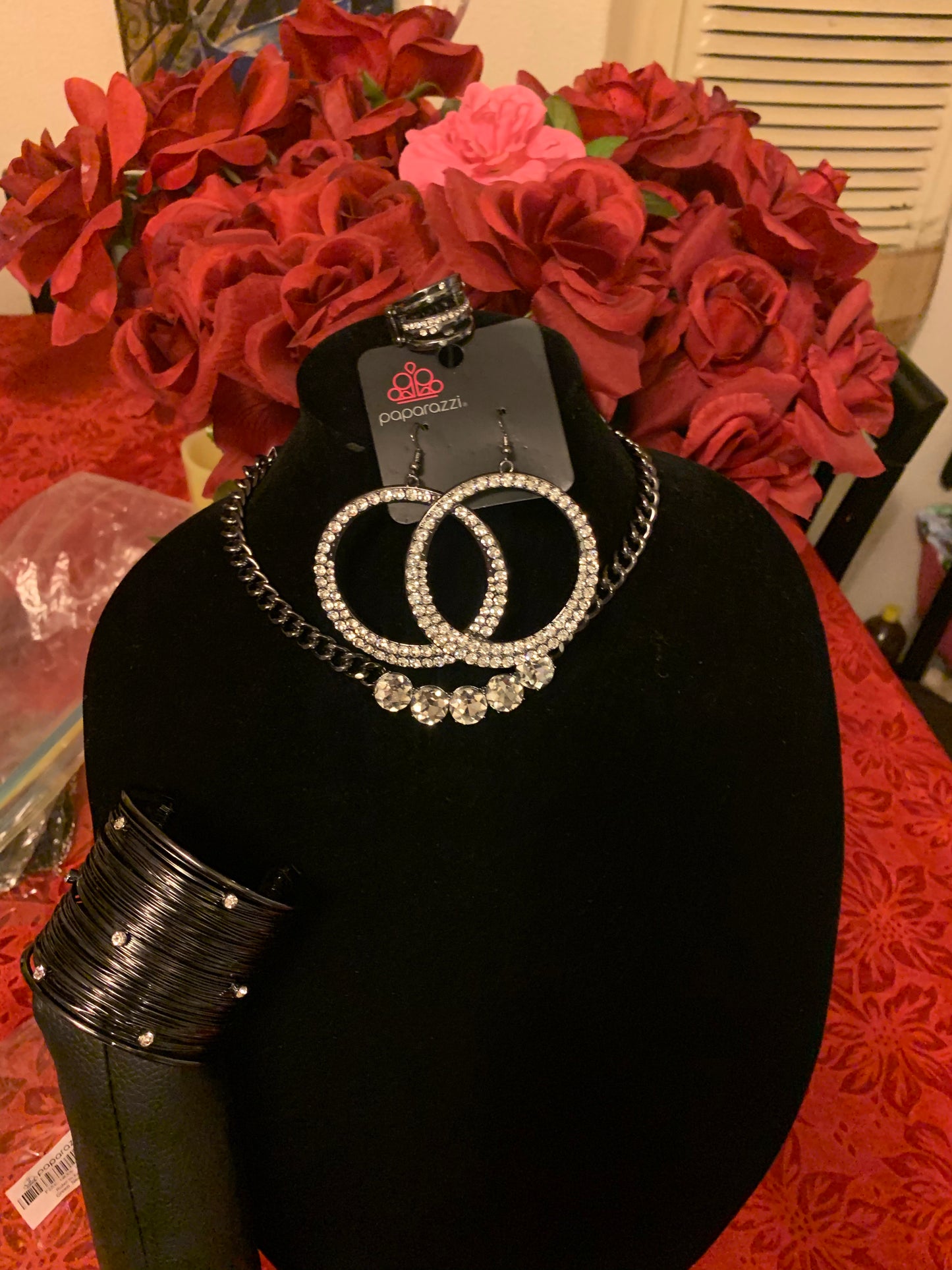 4pc set color black : necklace, earrings, ring and bracelet