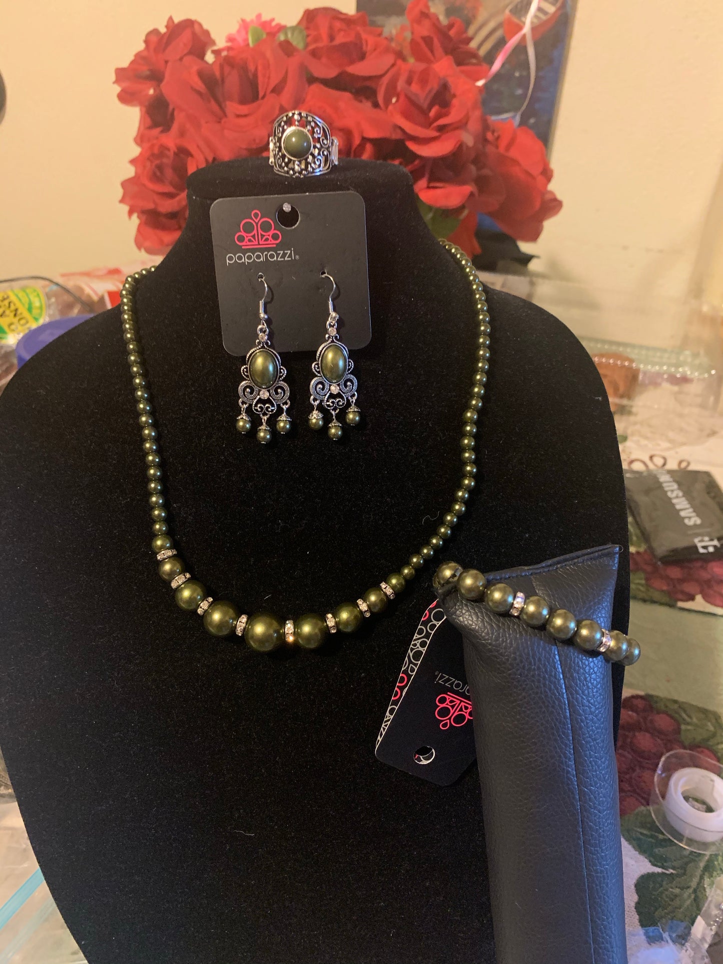 4pc set color green ; includes: necklace, bracelet, earrings and ring