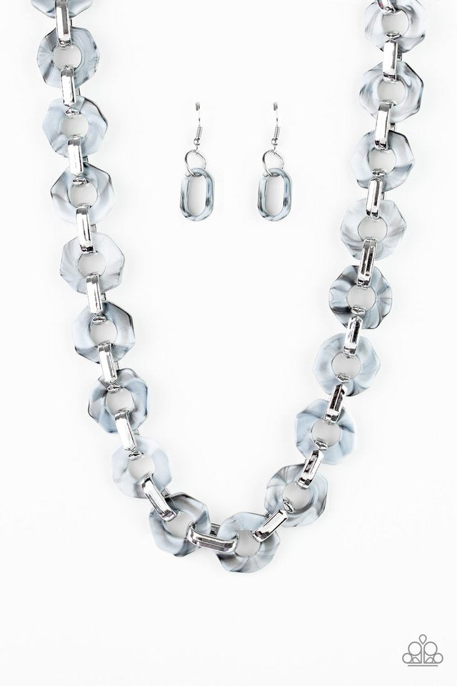 Fashionista fever color  silver necklace