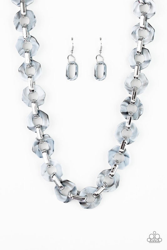 Fashionista fever color  silver necklace