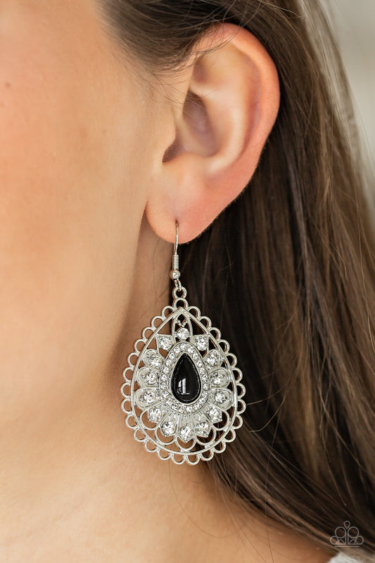 Glamour Grandeur Black Earrings