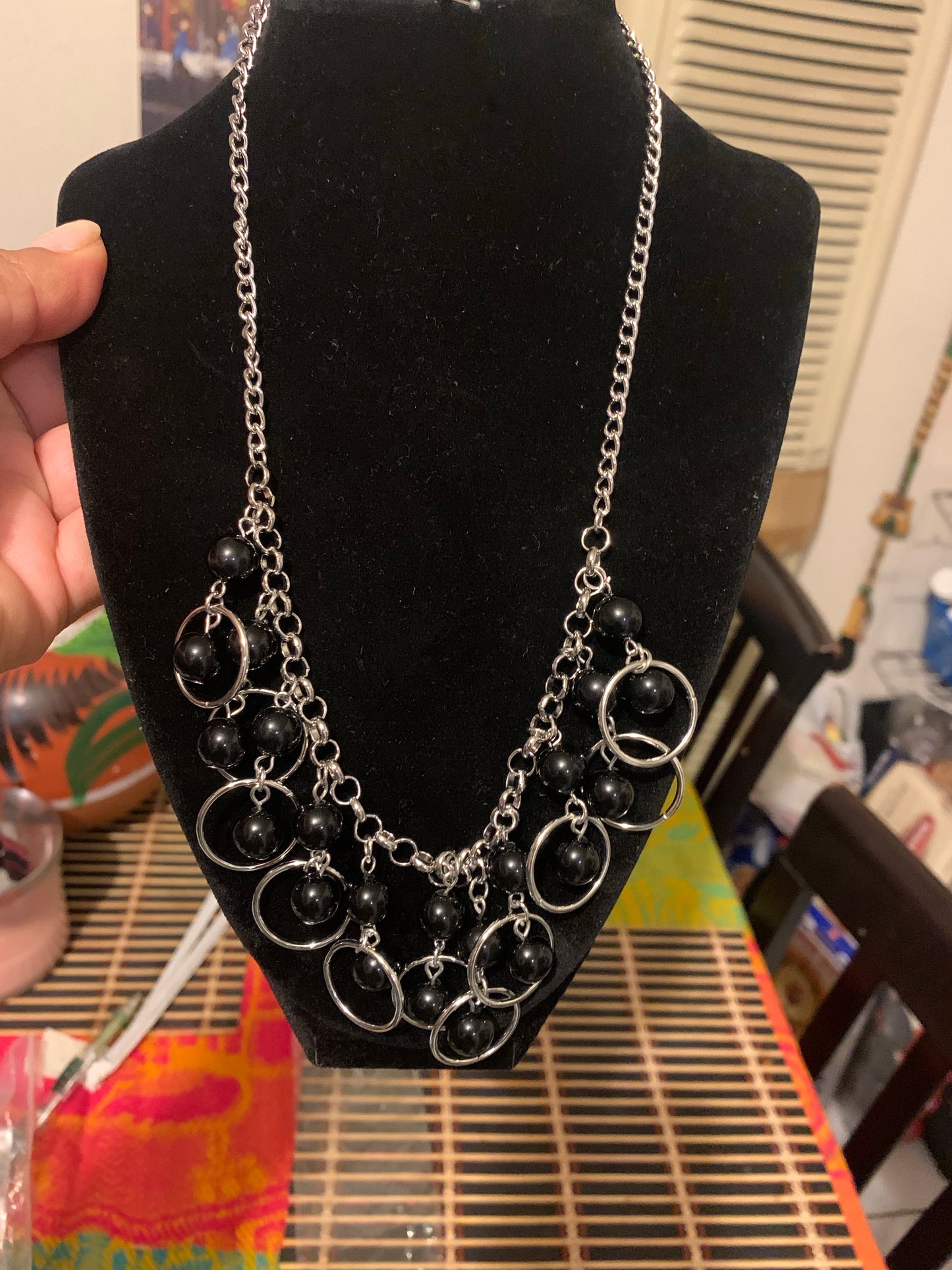 Short necklace  color Black with complementary earrings