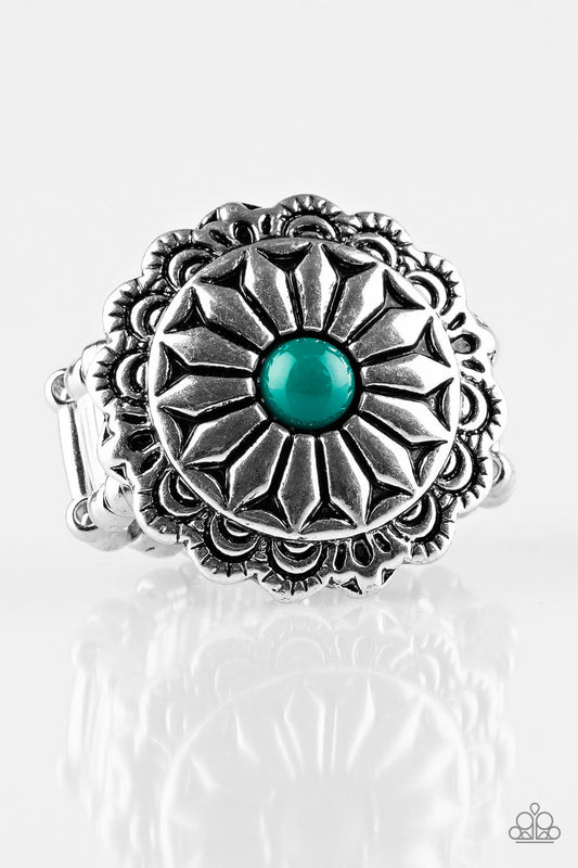 Daringly Daisy - green - Paparazzi ring