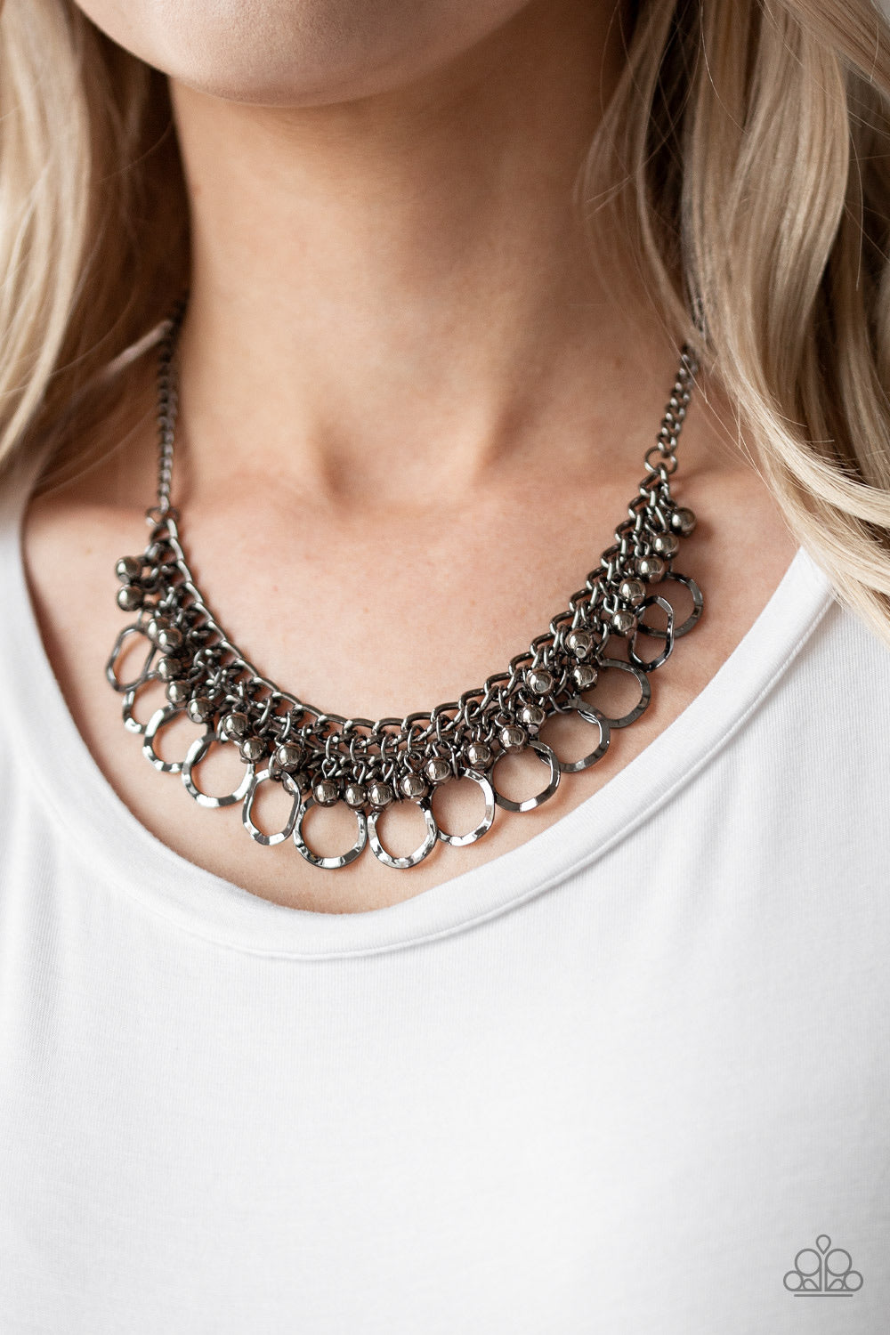 Ring Leader Radiance - Black necklace