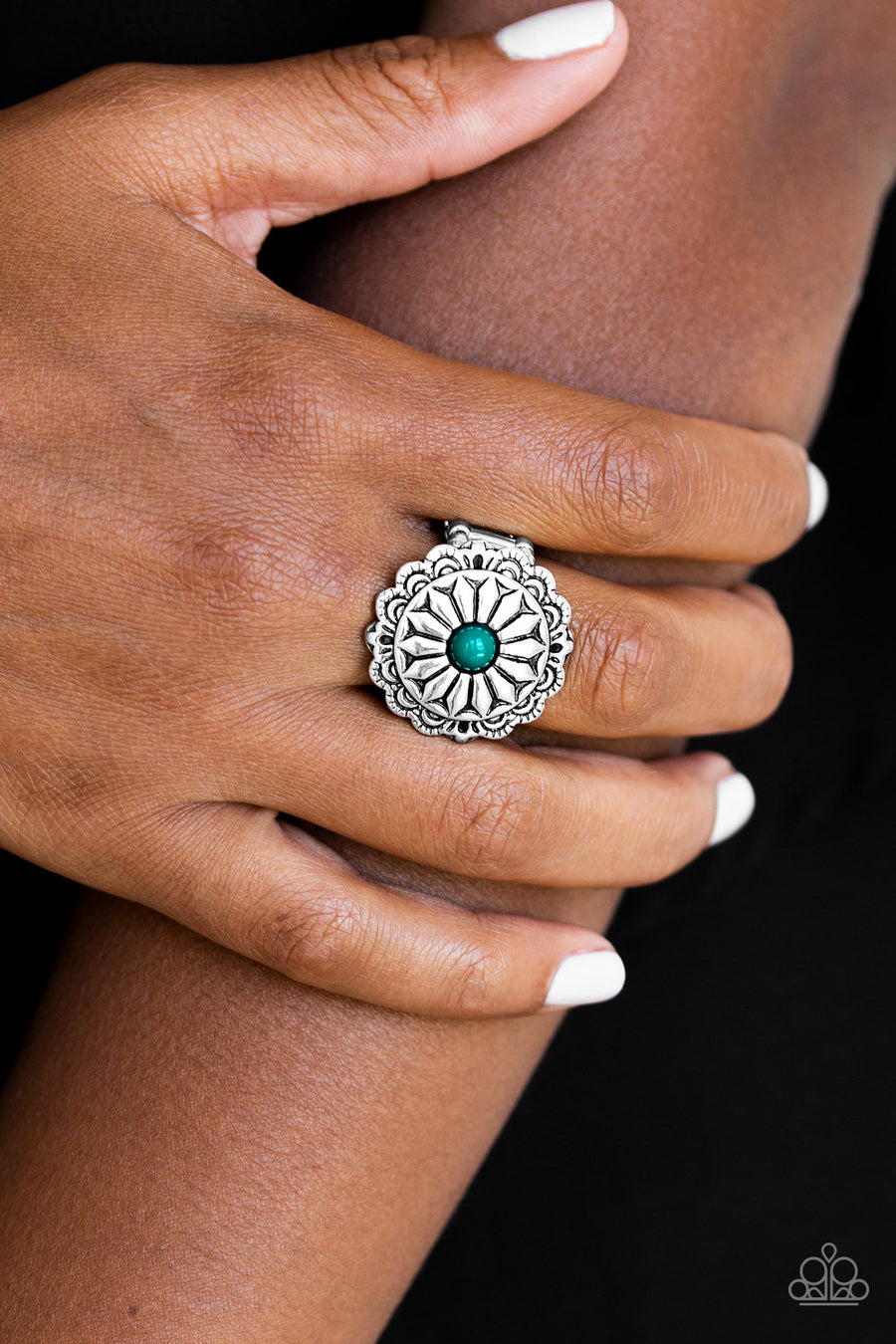 Daringly Daisy - green - Paparazzi ring