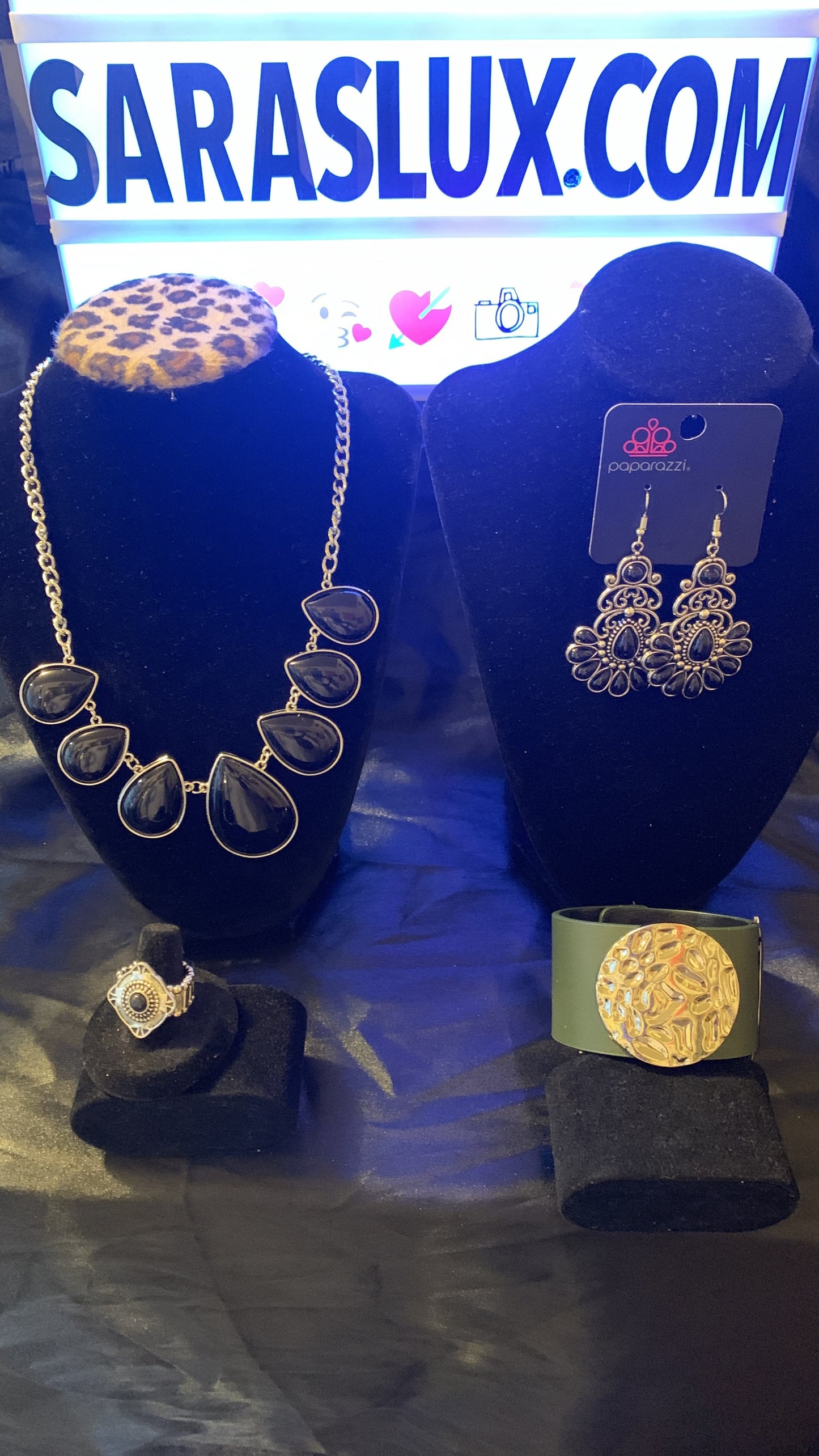 4pc set color black : necklace, earrings, ring and bracelet