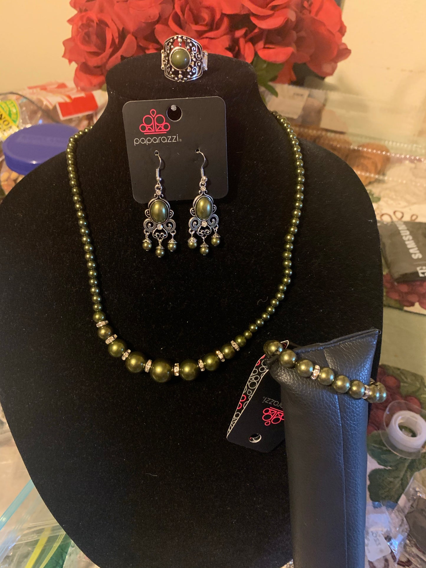 4pc set color green ; includes: necklace, bracelet, earrings and ring